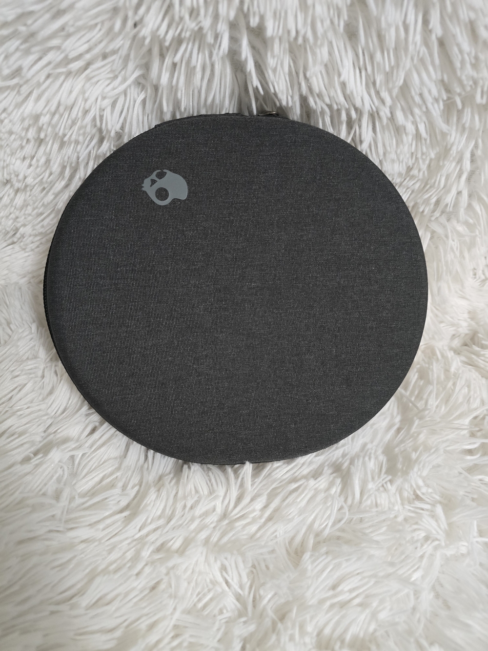 Skullcandy Round Carry Case in Charcoal Gray
